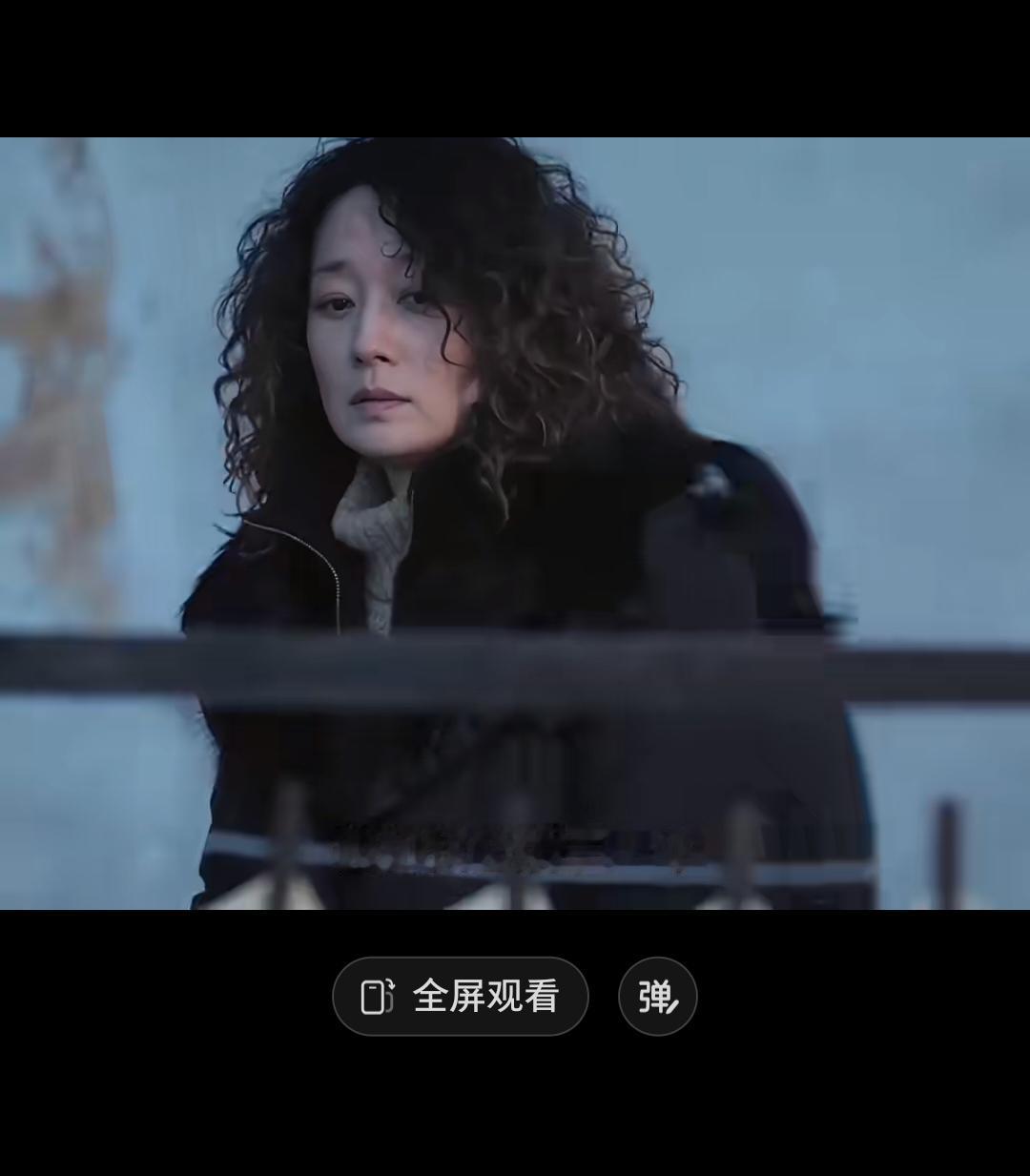 马伊琍这发型太个性了，但是她在里面演的也有几分搞笑！尤其是这段去买老鼠药，给他