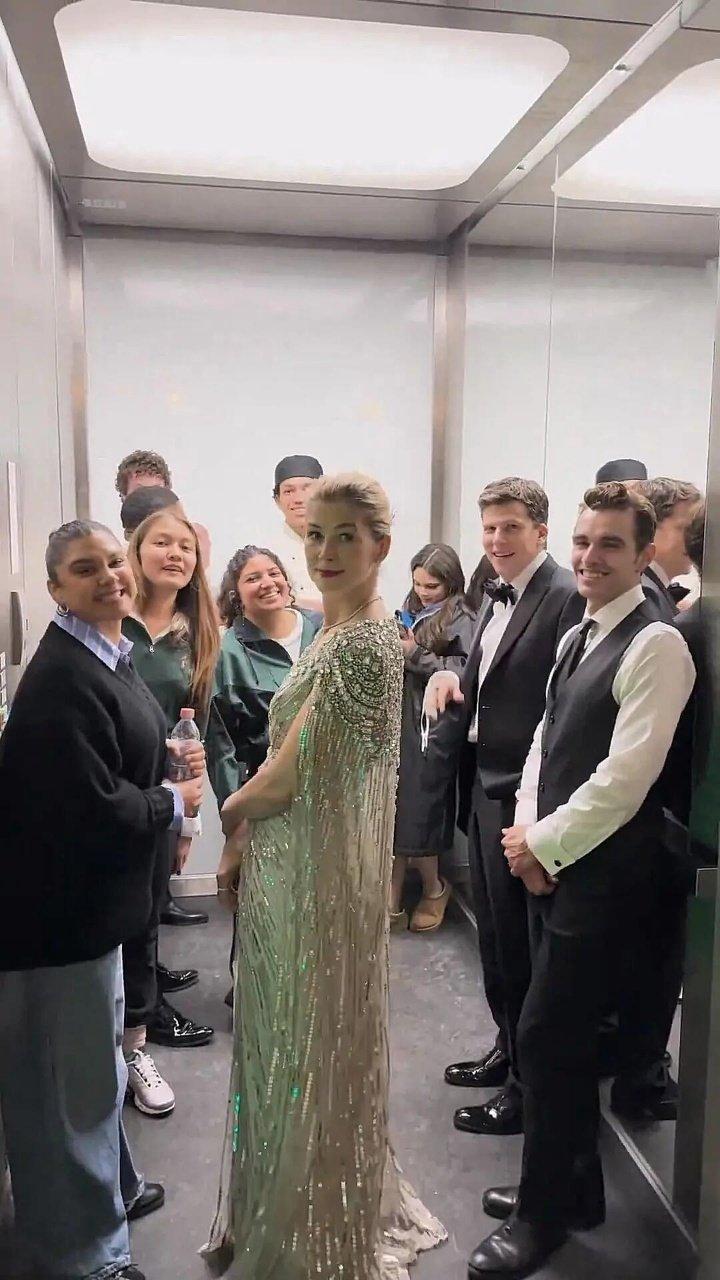 《惊天魔盗团3》里裴淳华太可了！46岁靠自律保持好状态，演得超有劲儿，再不讨喜的