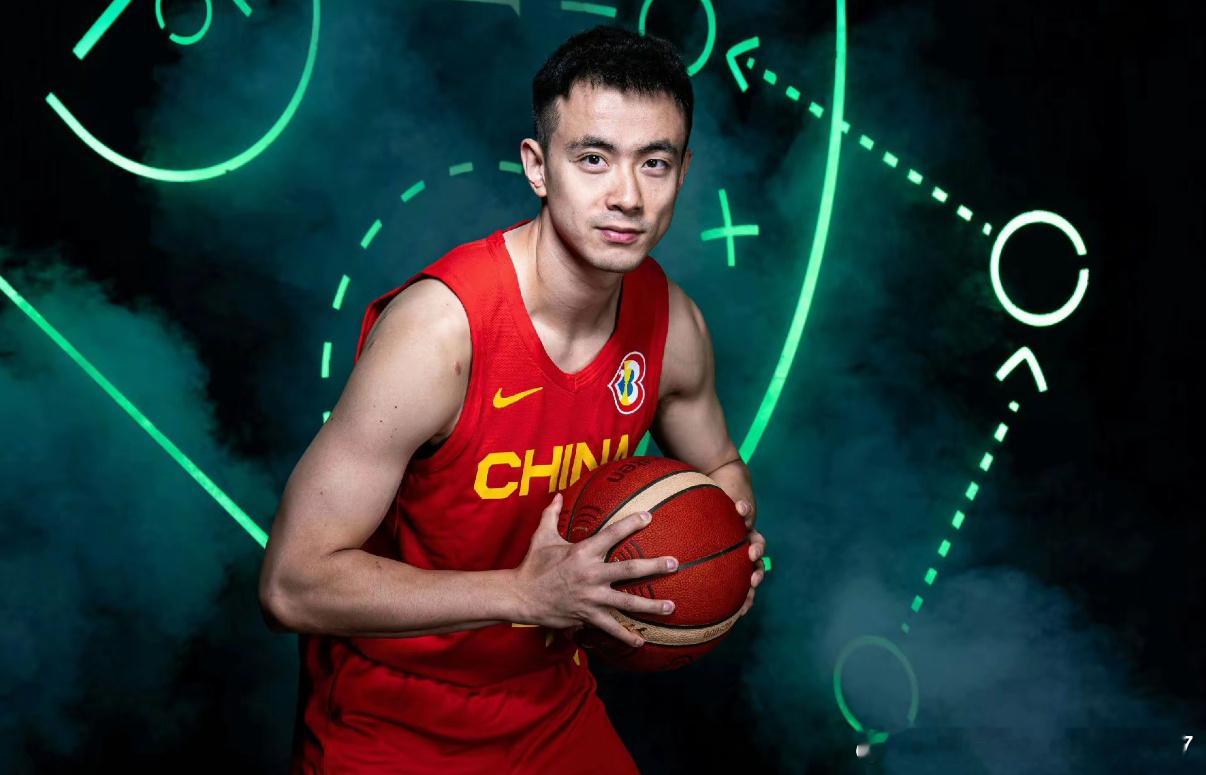看完今天热身赛中国男篮最强首发阵容出炉 ​