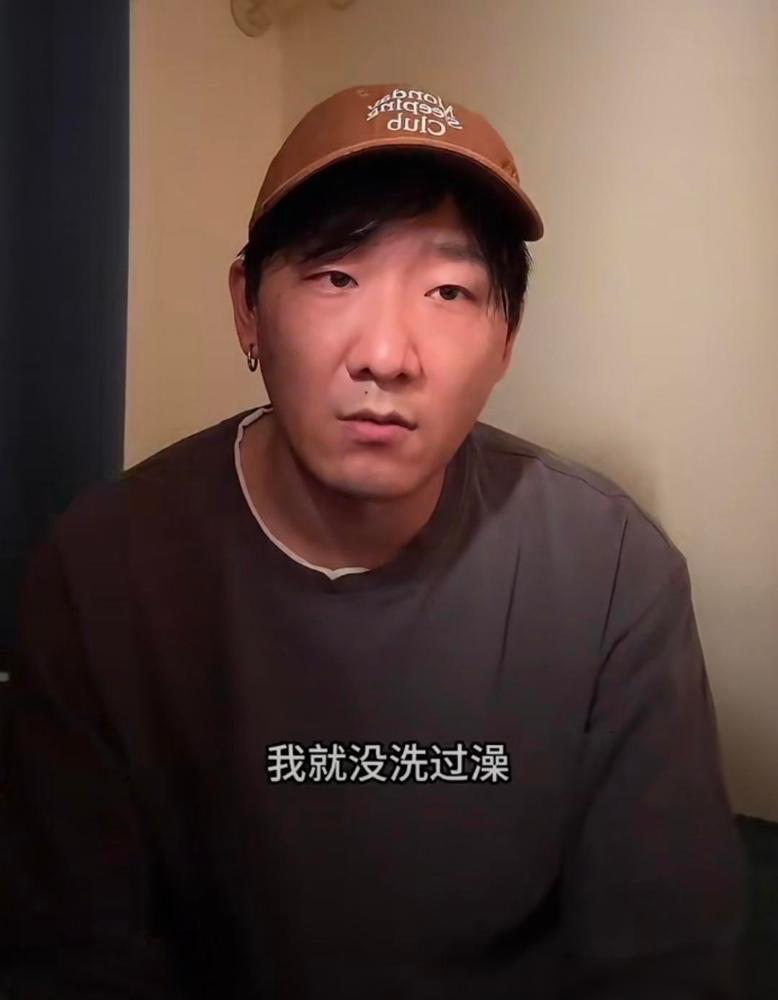 电影《得闲谨制》中梅德福的扮演者甘昀宸好逗啊，一本正经的搞笑，自己说:我发个胡说