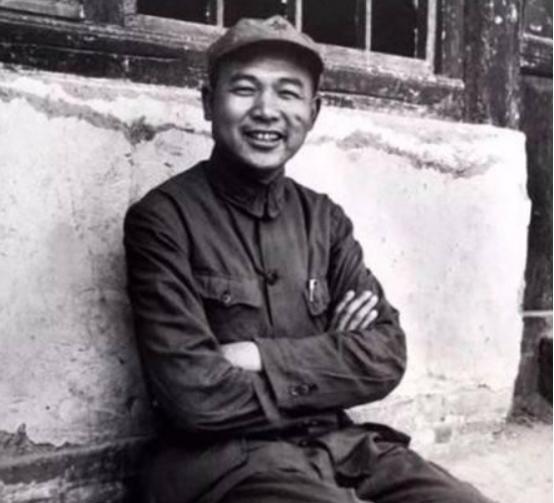 1950年，与徐海东失散二十多年的女儿徐文金在广播中听到了父亲的名字，她怎么也没