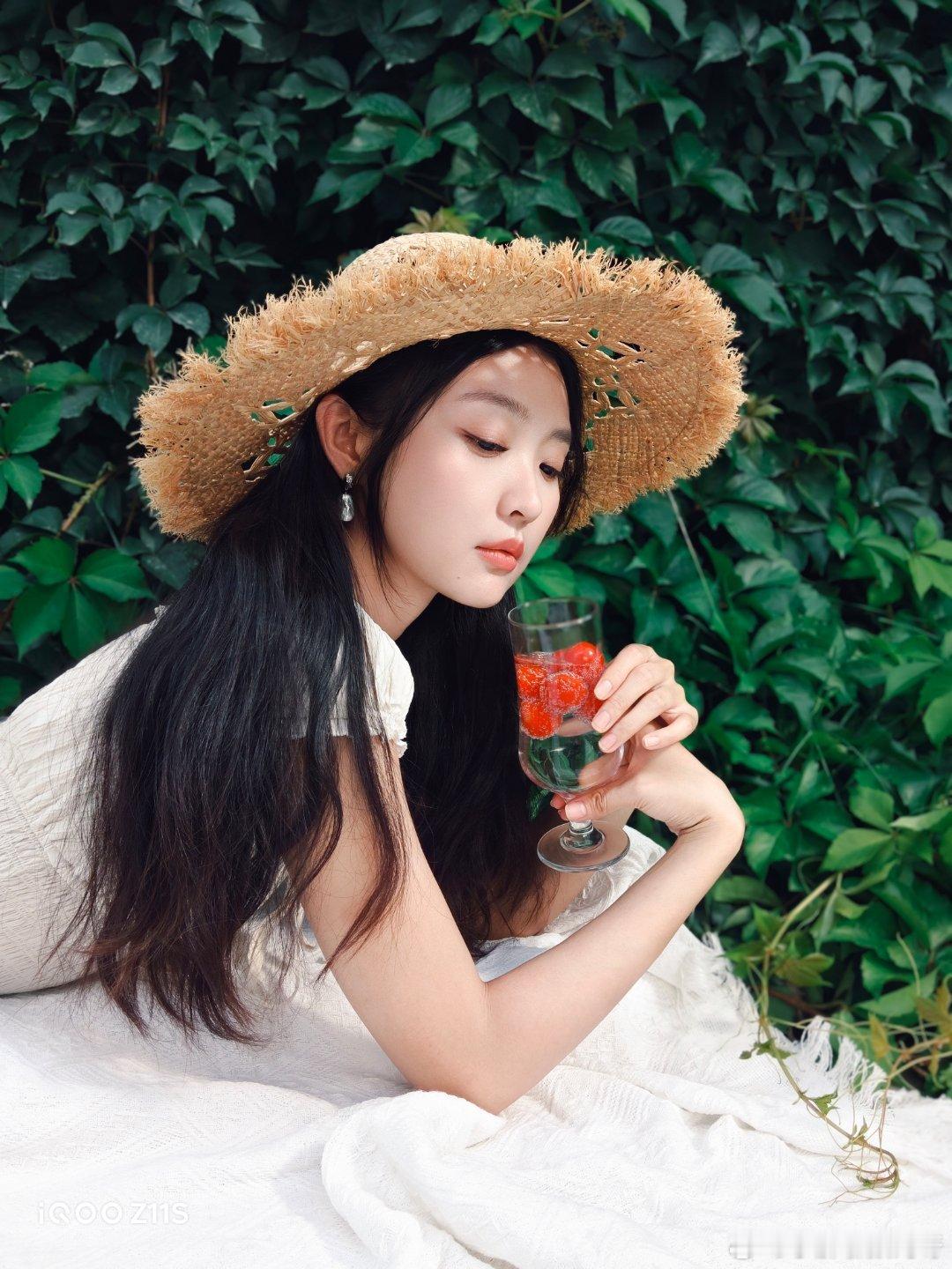 iQOOZ11SiQOOZ11S搭载蓝厂的旗舰算法，拍照确实给了我很大的惊
