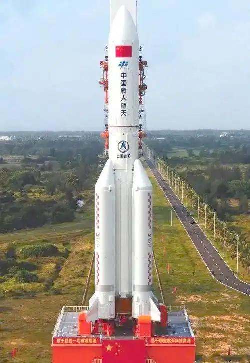 十星齐发！朱雀二号再度冲天。10月14日，我国成功发射朱雀二号改进型遥四运载火箭