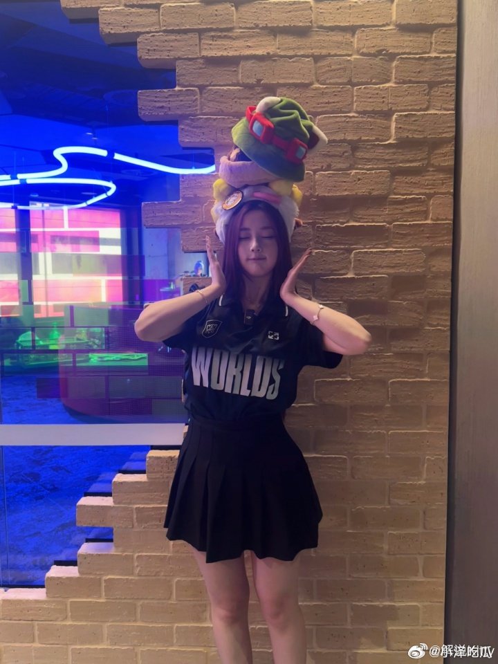 解说Kitty晒照：你看见过我的小熊吗⋆🧸ིྀ英雄联盟S16LPL第一赛段英