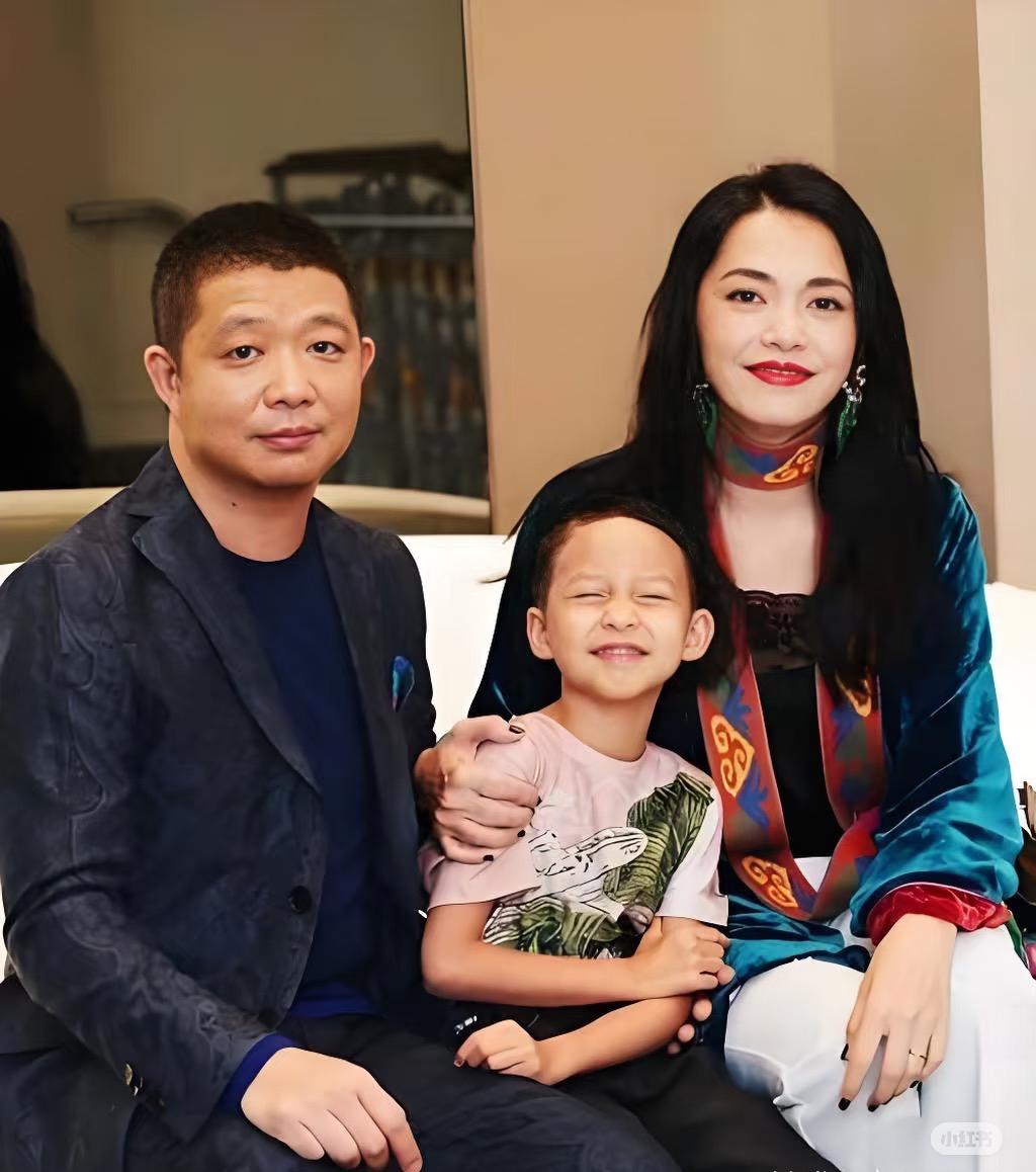 姚晨该记住当年的温暖了，不然以后想起来要遗憾的。当年姚晨因为上段婚姻怕结婚，曹