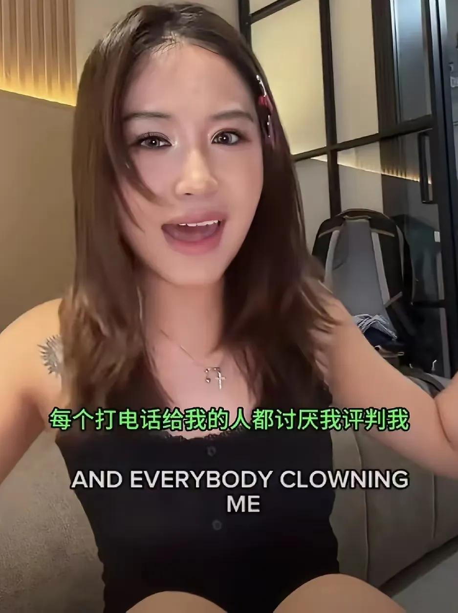 本以为深陷舆论漩涡，任谁都会避之不及，没想到这位被称作“麻辣烫老师”的当事人