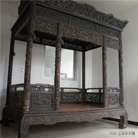 福建男子豪掷2亿拿下一张传说里皇帝睡过的龙床，找来专家上门鉴定，结果专家看完