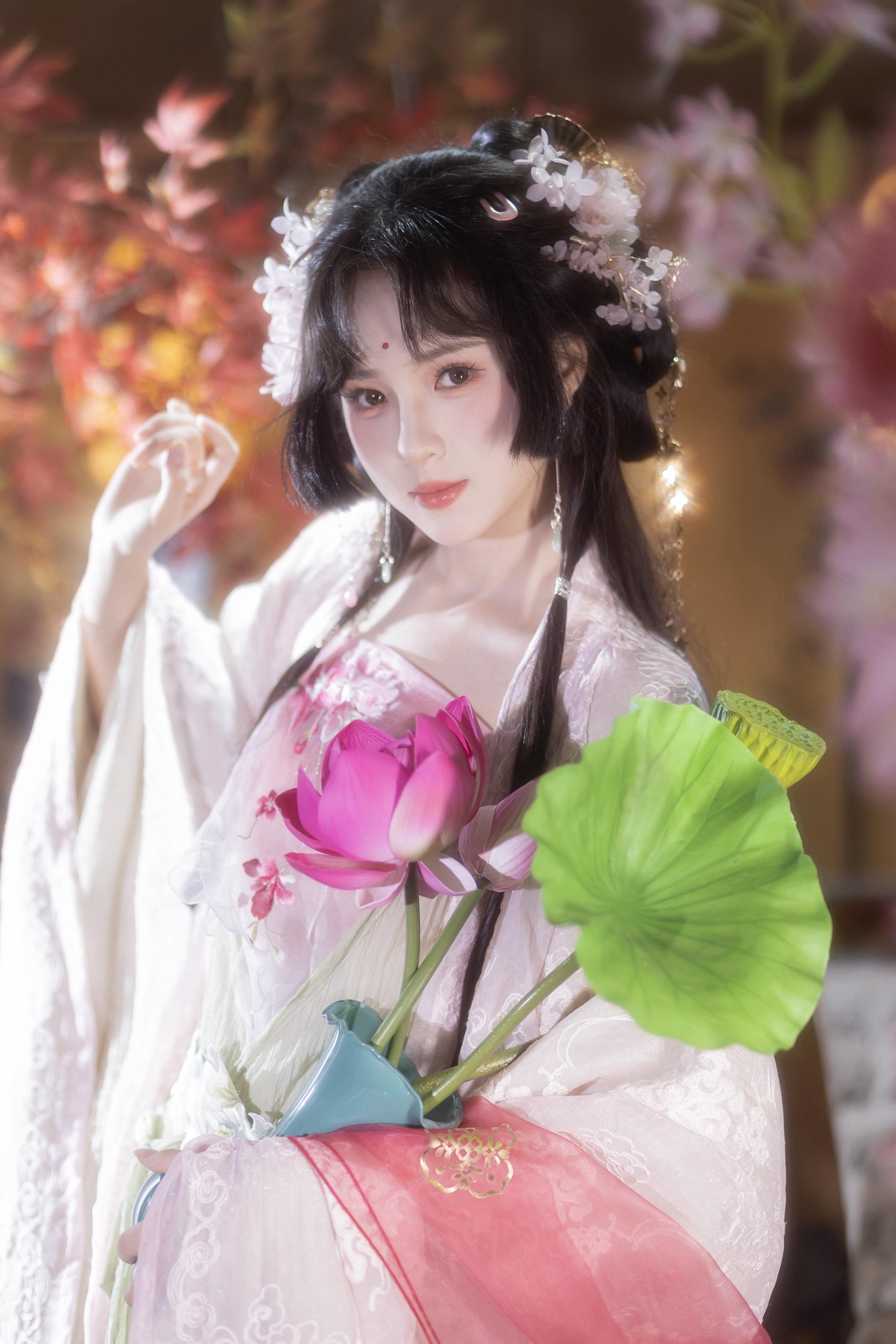 美人不是凡胎生。