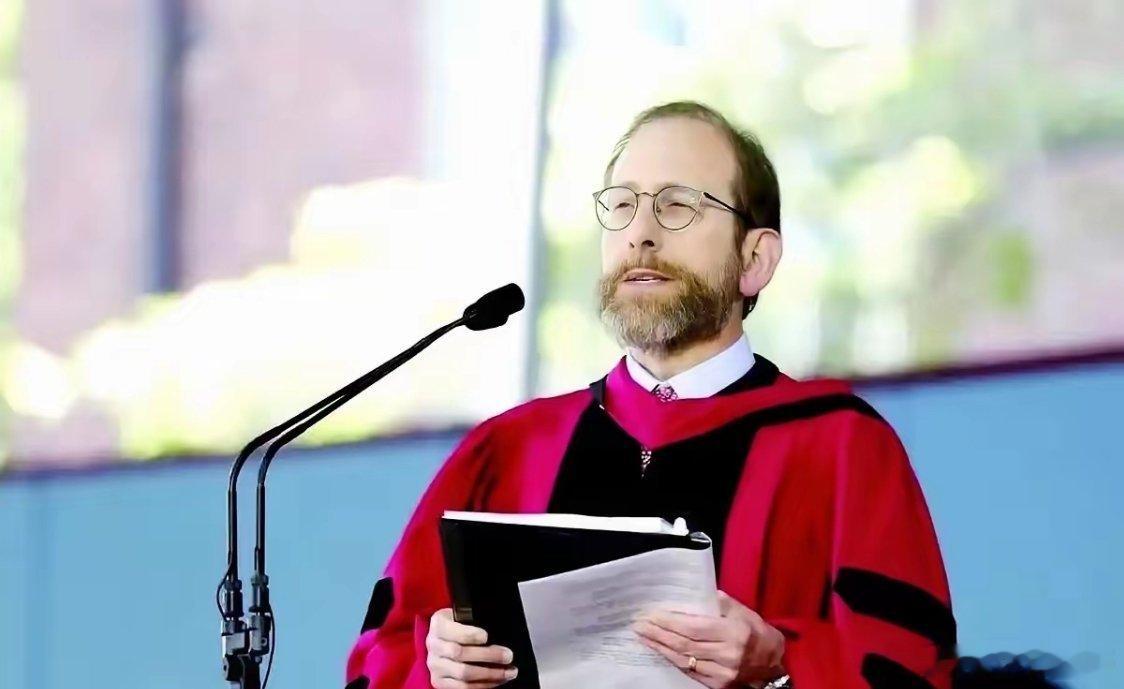 万万没想到！哈佛校长硬刚美当局！​国际学生被哈佛大学赶出去，校长加伯毫不留情的直