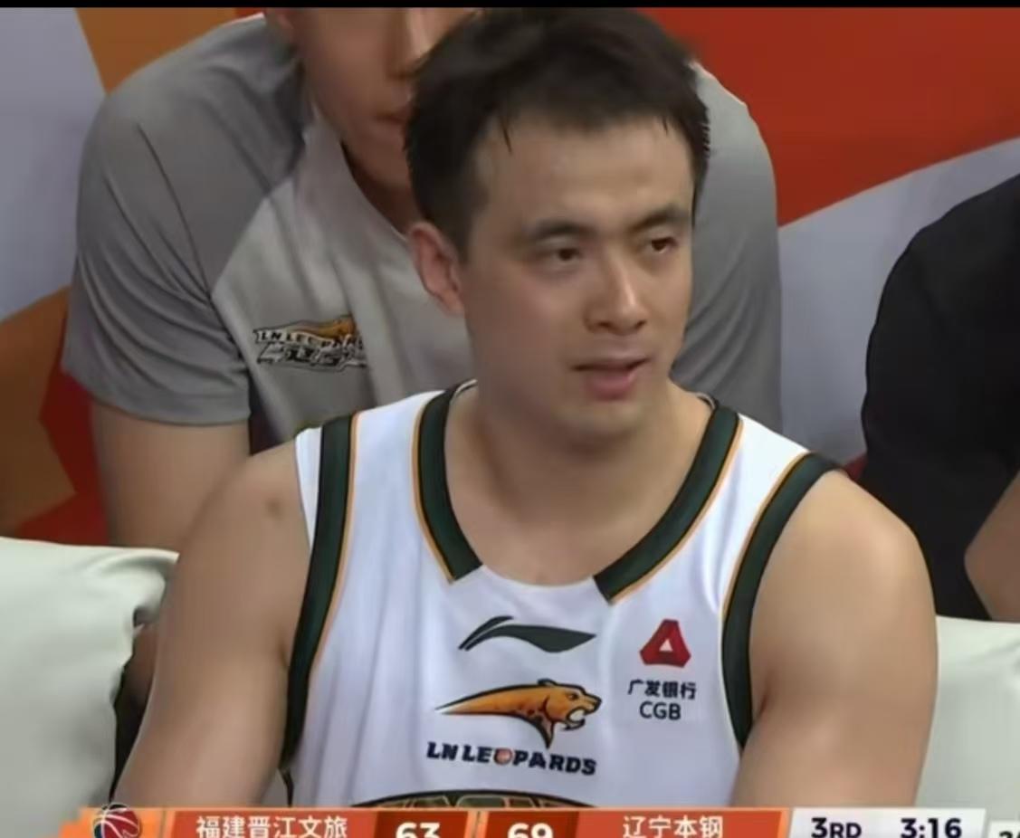 辽宁男篮本赛季虽然战绩下滑，但俱乐部用尽了8个外援名额的操作，也清晰释放出为下一