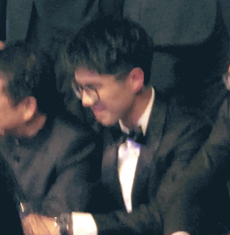 刘昊然喝酒玩一口闷, 结果这小表情没sei了! 好可爱