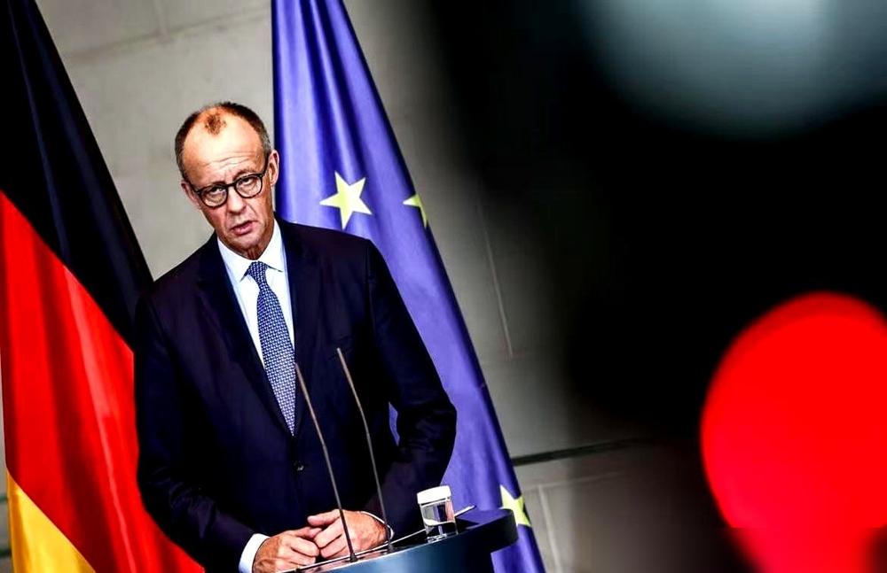 德国人疯了吧？总理默茨当着全世界的面说，我们德国的6G网络，一个中国产的零件