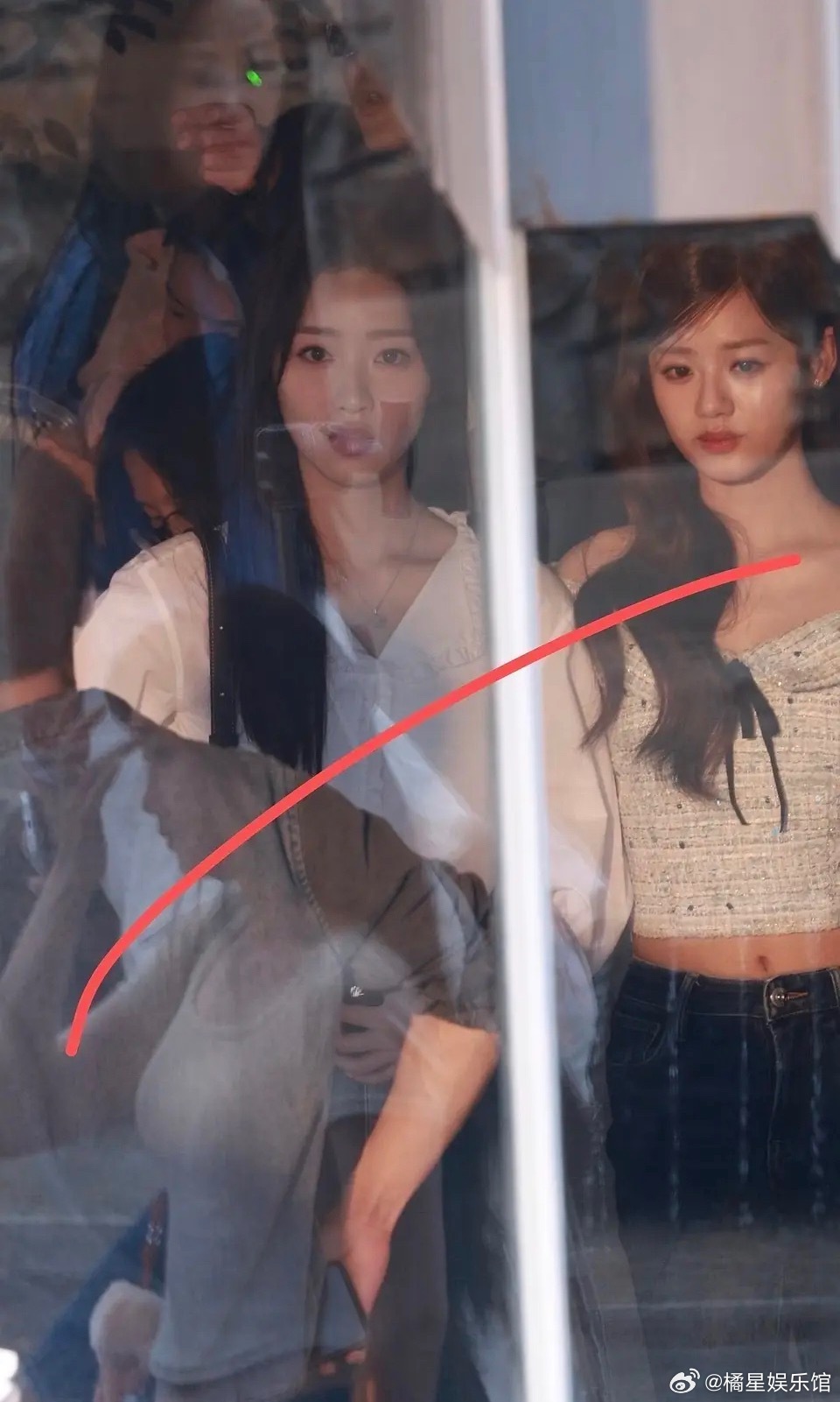 这姐妹俩同框，还以为另一位是女主