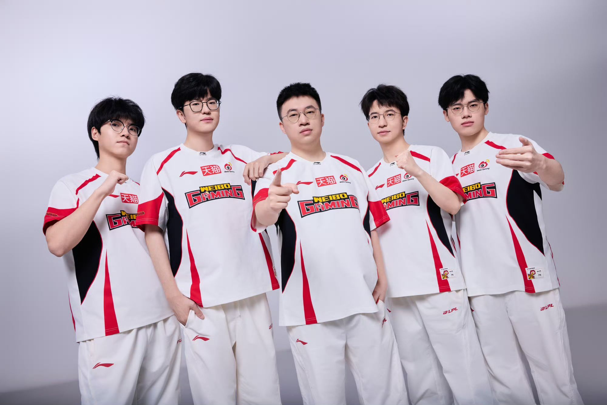 小哈，调整好了就回家吧，我们在WBG很想你，明年一起兄弟LOL啊Erha生涯BO