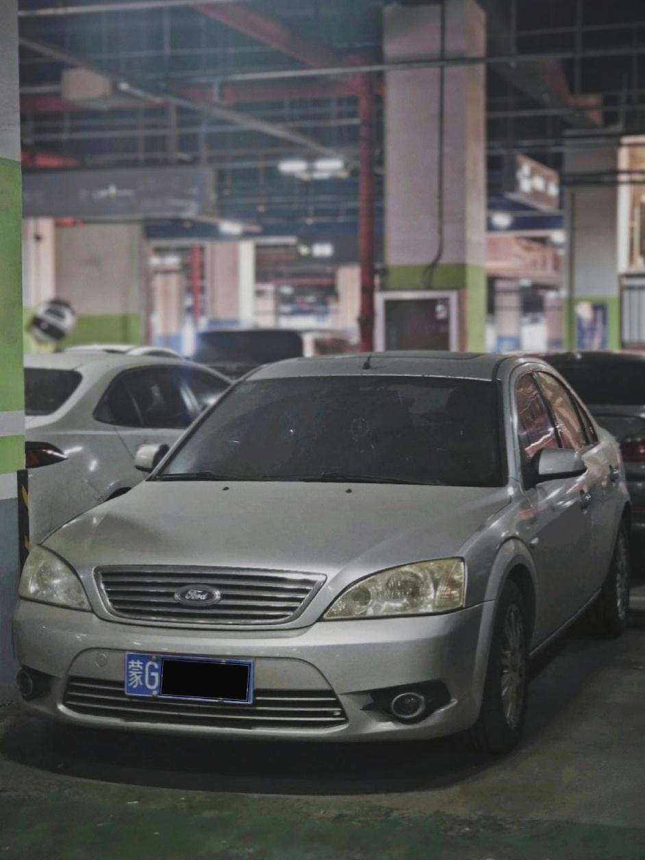 老蒙迪欧(CD132)，长安福特嘉年华后的第二款车型，也是旗舰担当。这代车型技术