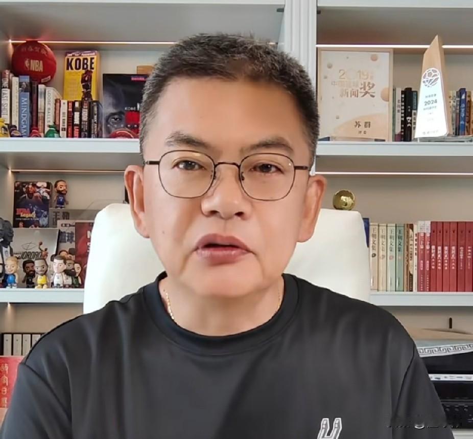 苏群谈伦纳德：“这伦纳德，又被爆出来了，跟快船球馆顶上那块巨屏荧幕的公司签了