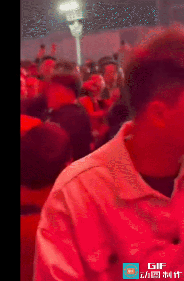 中超球迷千奇百怪不可理解，本来是上海海港对重庆铜梁龙的比赛，赛后发生冲突的竟然是