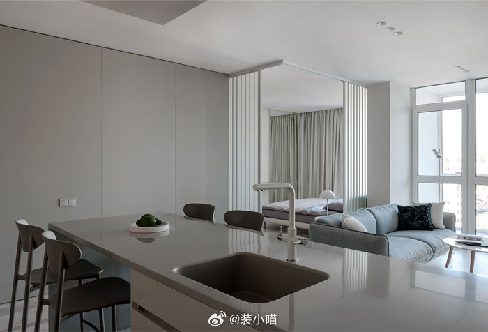 基辅雾棉淡雅之家｜灰米主调点缀绿松石，不靠地面，巧用吊顶完成小户型空间分区✨