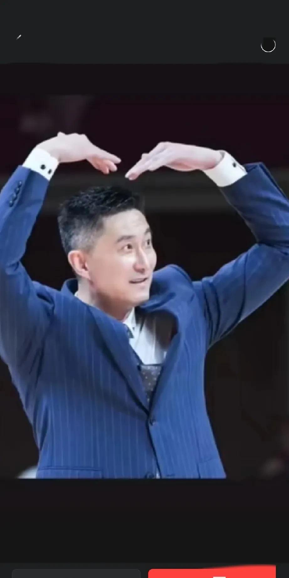 昨夜又传杜峰下课，这次与以往不同，传言上多了一条“杜峰主动辞职”，其实就是多了这