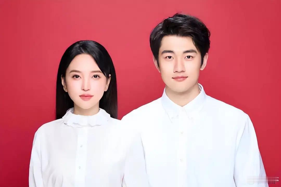 金莎终于和她的小男朋友领结婚证了。进入婚姻状态。不知道这段女大男小，年龄差十几岁