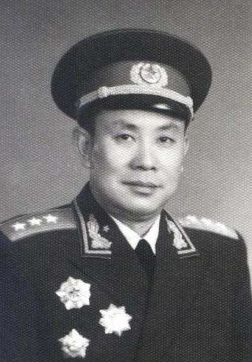 1934年5月，红军打了一场大胜仗，徐海东组织战士们总结经验。这时，一个奇葩战士