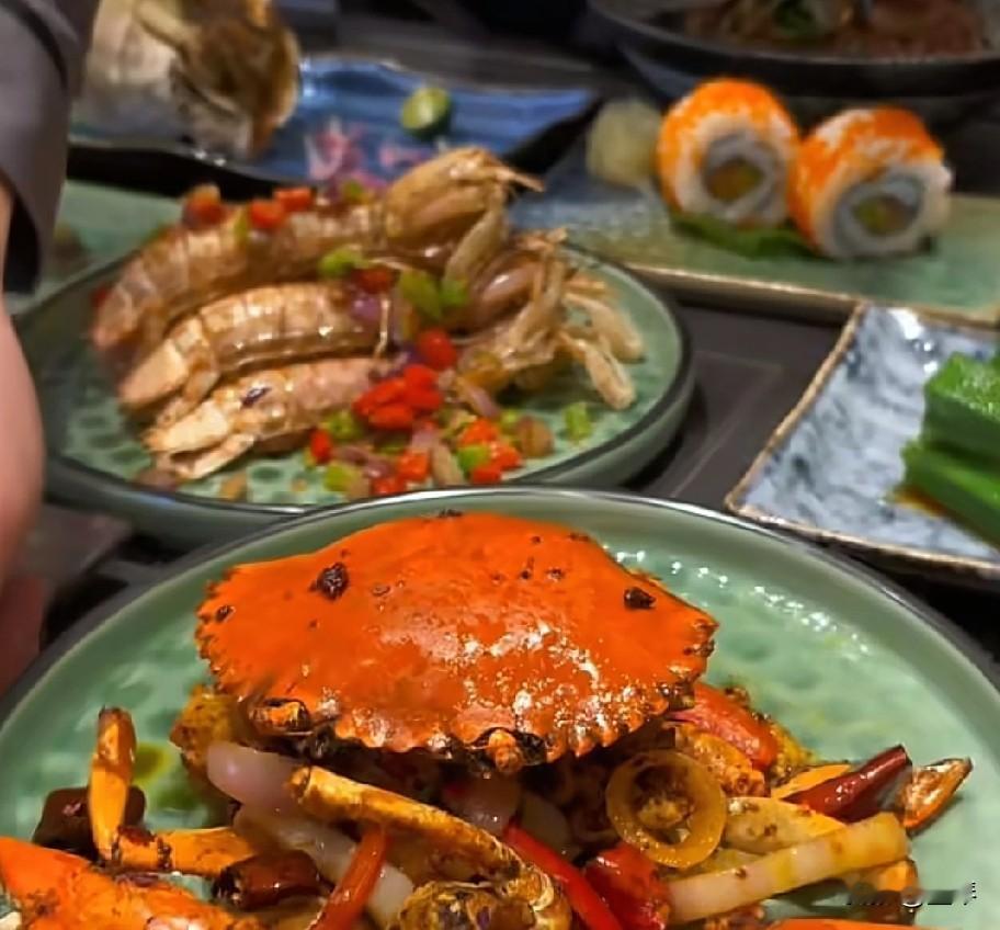 宜宾一家海鲜自助“云顶臻品”店仅开10个月就关门！是餐饮真的难做？还是………