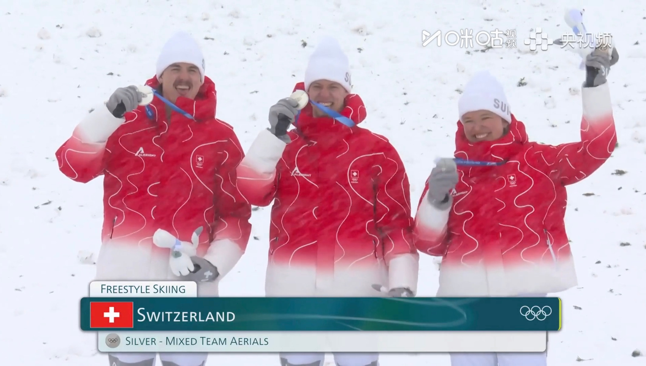 瑞士女选手被男选手带飞获银牌瑞士女选手仅得44.37分获得银牌瑞士队的天选之女米