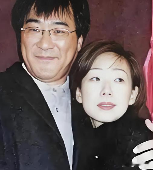 2004年林忆莲向李宗盛提出离婚，李宗盛感慨自己年近半百却落得妻离子散，为此失声痛哭，后来他接到了前