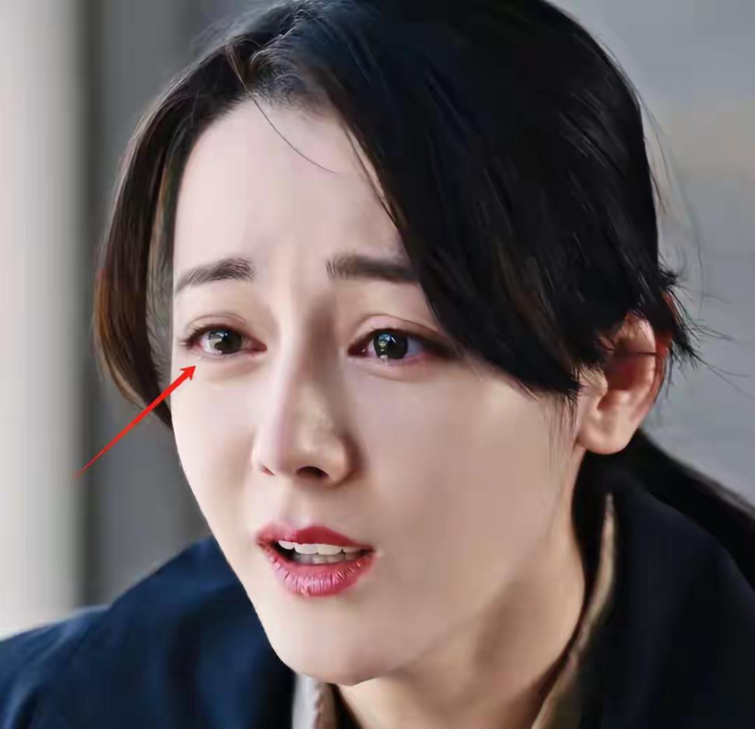 我姐妹看了热巴的《利剑玫瑰》后。突然冷不丁的说了这么一句，直接把我整个人都整