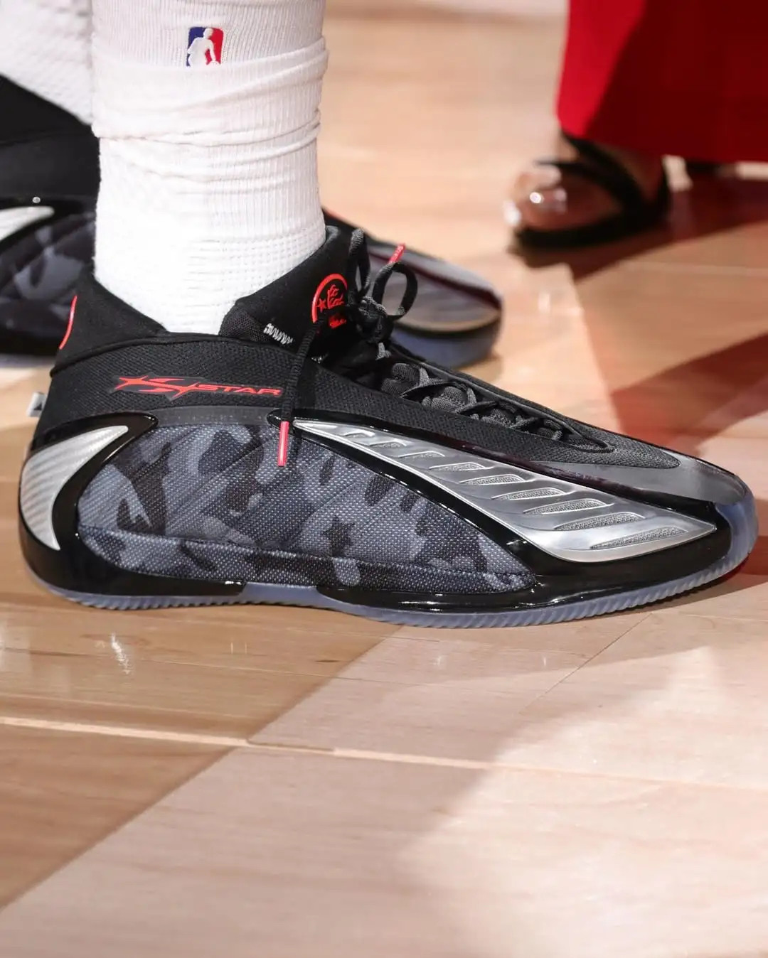 星中之星🌟！爱德华兹斩获2026全明星赛AMVP奖杯！爱德华兹全明星MVPn