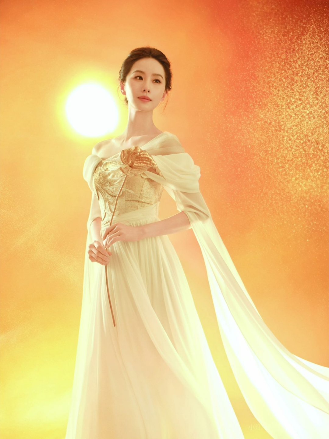 刘诗诗天坛女神定制礼服 「天坛神鸟·星汉为裳」融天坛建筑、神鸟灵韵、星象哲思于一