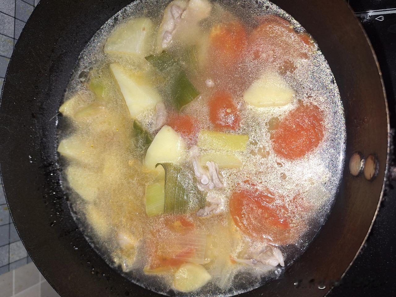 晚餐，羊肉、洋酒，馕