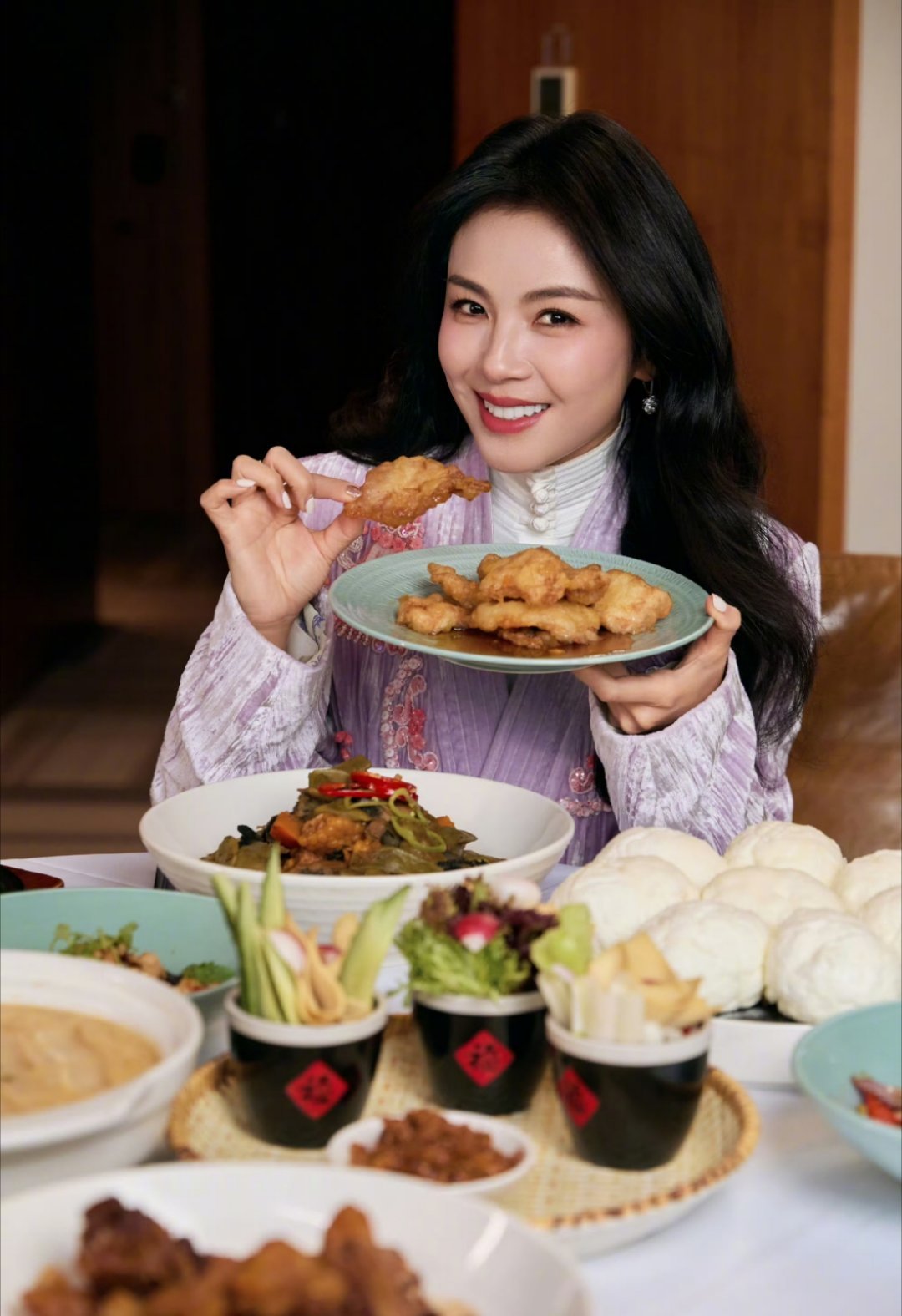 涛姐是不是吃了好多好吃的美食，刘涛姐唱歌太好听啦！