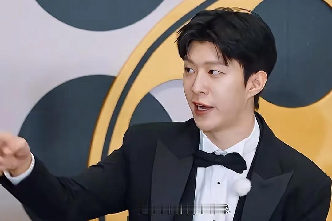 范丞丞在跑男跟孟子义不停的斗嘴不是因为孟子义听不懂规则而是因为他们两个在争谁