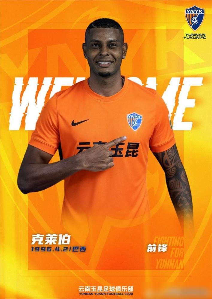 这巴西大个子，一脑袋把球顶进了自家球门。不是被逼抢，不是解围失误，是像射门一样，