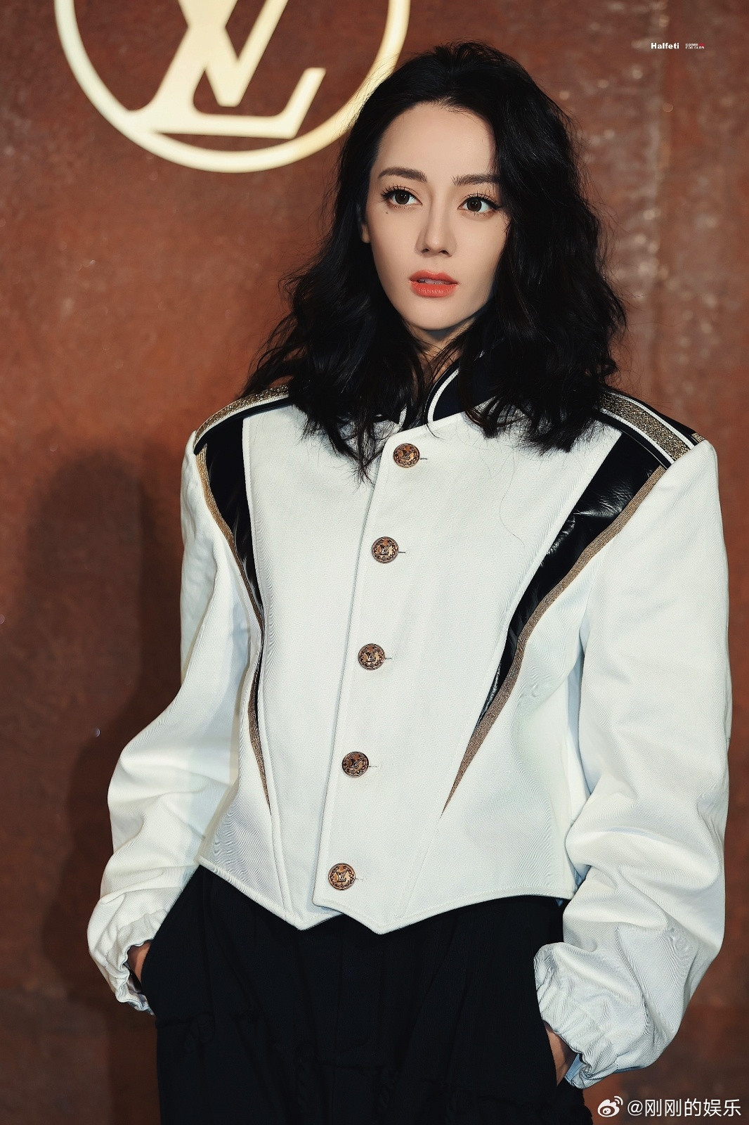 迪丽热巴成立个人工作室谁懂啊！热巴这波是蓄谋已久的独立爽文，2017年就埋下工