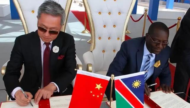 中国出手破围堵！ 非洲多国跟着印尼锁矿后，中国火速和纳米比亚敲定合作，直接打