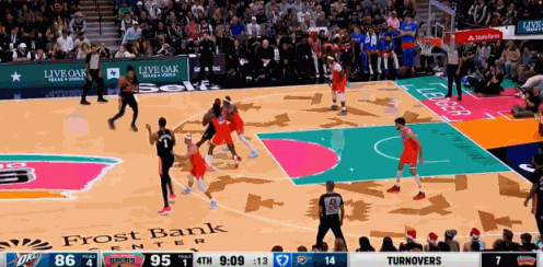 很夸张！文班撤步谁来都防不住！在今天NBA常规赛马刺对阵雷霆的第四节比赛中，文