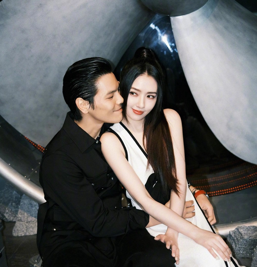 我有个大胆的猜测，向佐欠了美高梅200万，郭碧婷往后日子怕不好过，不是向家不要
