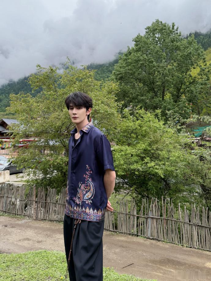 夏之光好长一条人、夏之光翩翩公子具象化沉浸式感受山谷假日独有的悠闲氛围，放缓身心