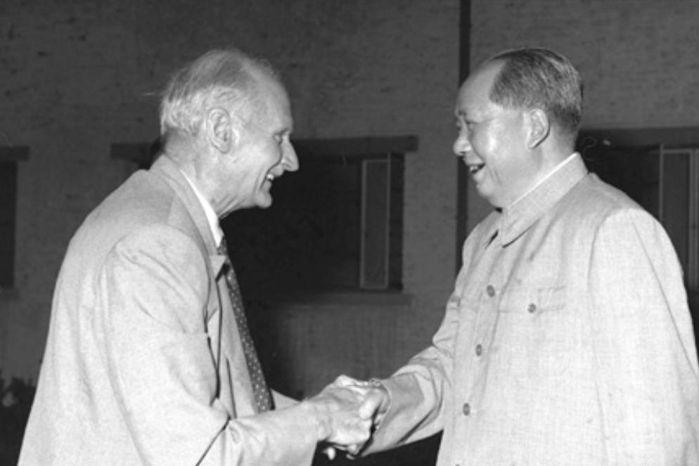 蒙哥马利1960年访问中国时询问毛主席接班人是谁，毛主席亲自回答：是刘少奇同志吗