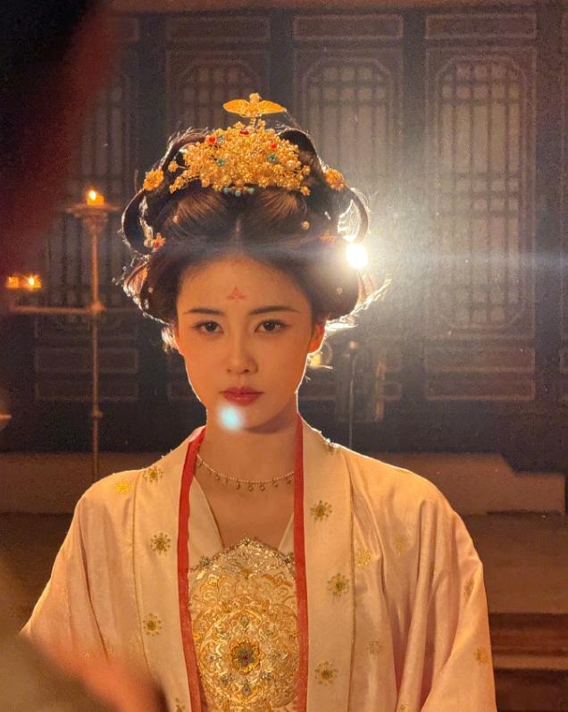 白鹿《唐宫奇案》集均破2000万云合集均破2000万对今年开播的剧来说很有难度