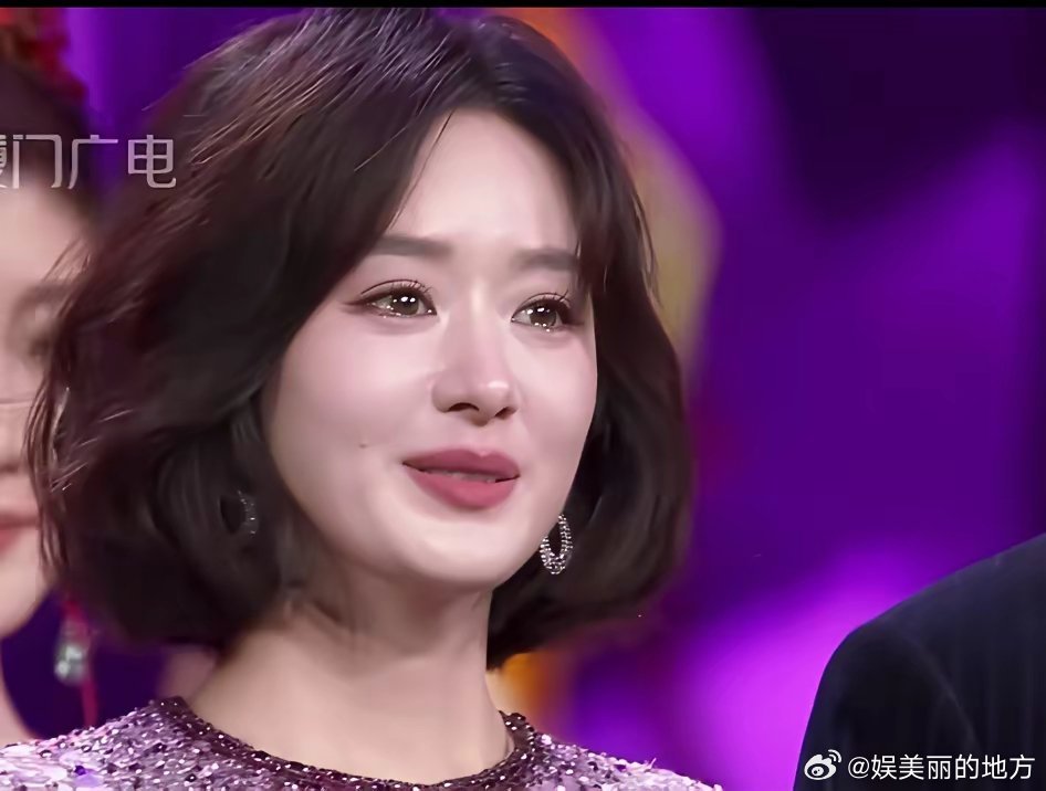 娱乐圈有大佬说真正从底层爬起来的只有两位明星是一男一女，女的就是赵丽颖她出生于河