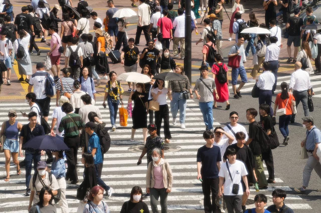 日本这个国家眼下正面临全面衰落！丰田汽车在丰田章男执掌时押注氢能源，却忽视全