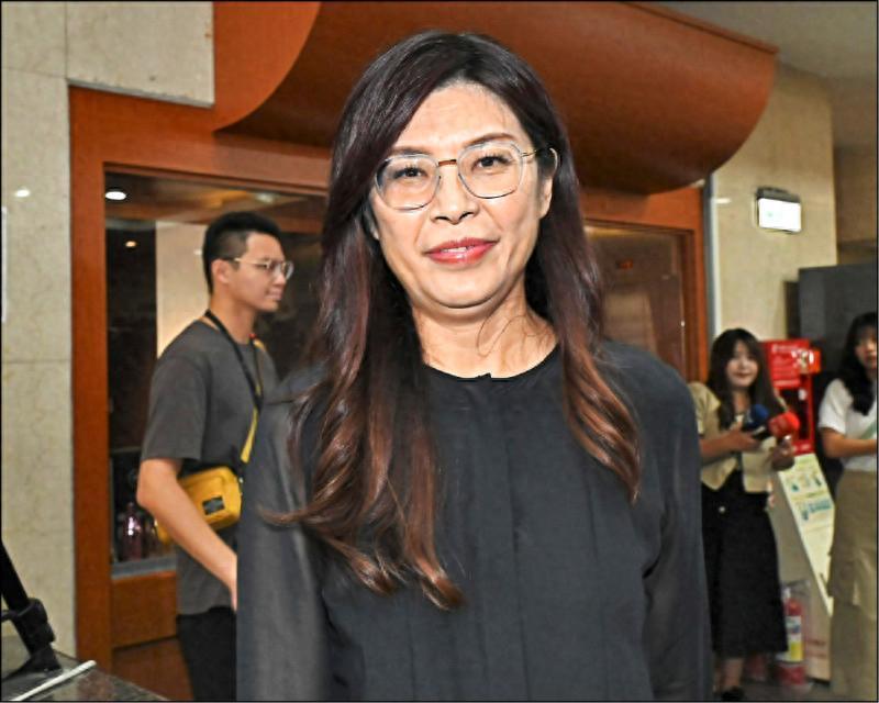 洪秀柱表态以后，郑丽文想要让台湾人都自豪的说，我是中国人！其实，就是之前网上