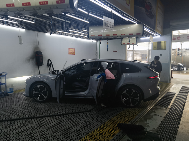 蔚来et5t驾驶感受【驾驶感受】（优点）1．指向性很好，堪比宝马操控，2吨