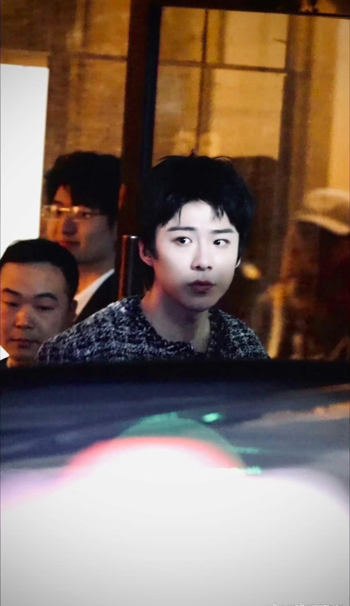 2026.3.24刘宇宁开始推理吧录制一天三套漂亮衣服小香风短裤配长统靴