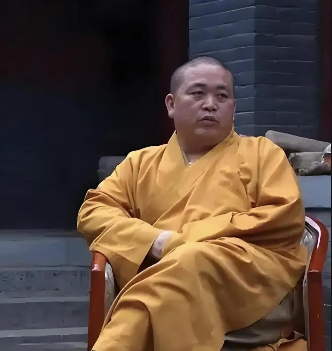 少林寺方丈释永信34岁当家真相：师父临终前开除他，12年后却接任释永信34岁就
