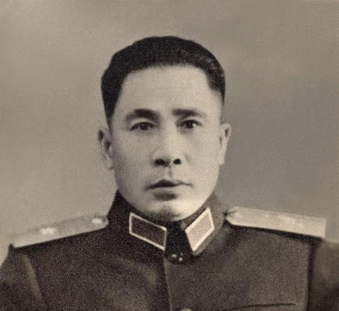 1957年，一将军因海边垂钓而死亡。专案干部为了找出迷案真相，独自去了现场做实验