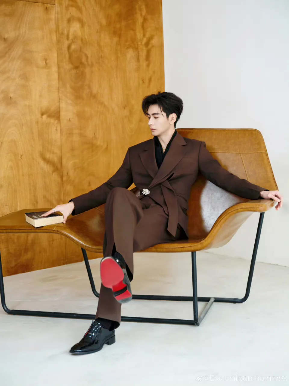 卧槽 是红底！！